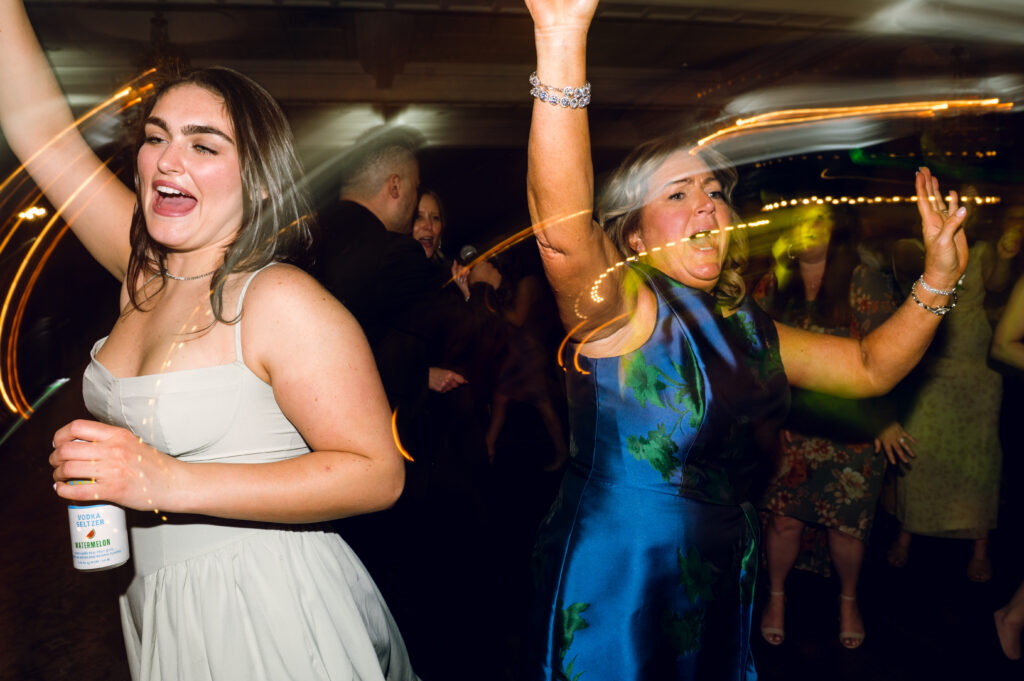 people dancing during recepiton